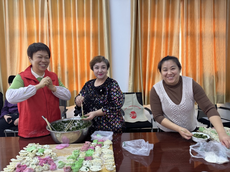 2024.12.18彩色饺子飘香 这个社区“冬至”共叙民族团结情（高志琰拍摄） (4).png
