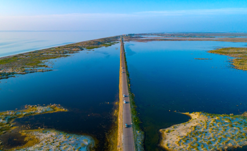 环湖公路-王勇-.jpg