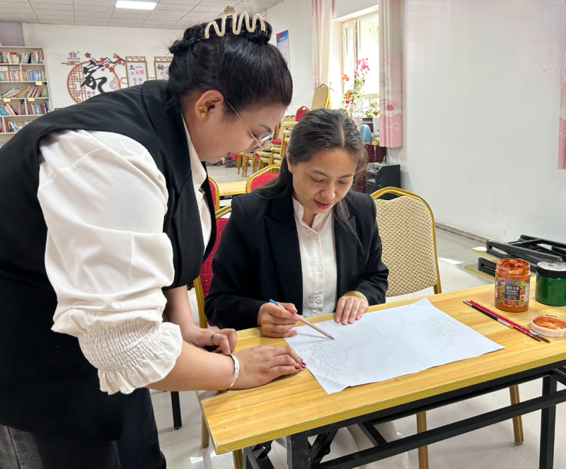 马银青（右）.jpg